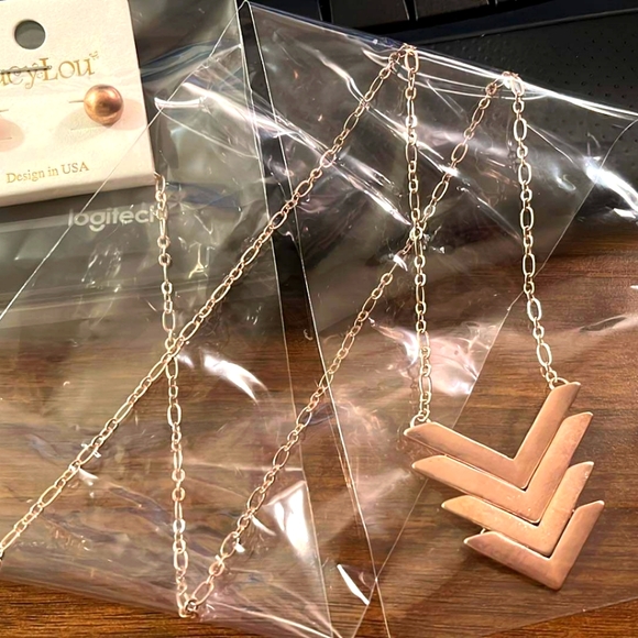 Jewelry - Long Adjustable multi arrow triangle necklace earring set Rose Gold